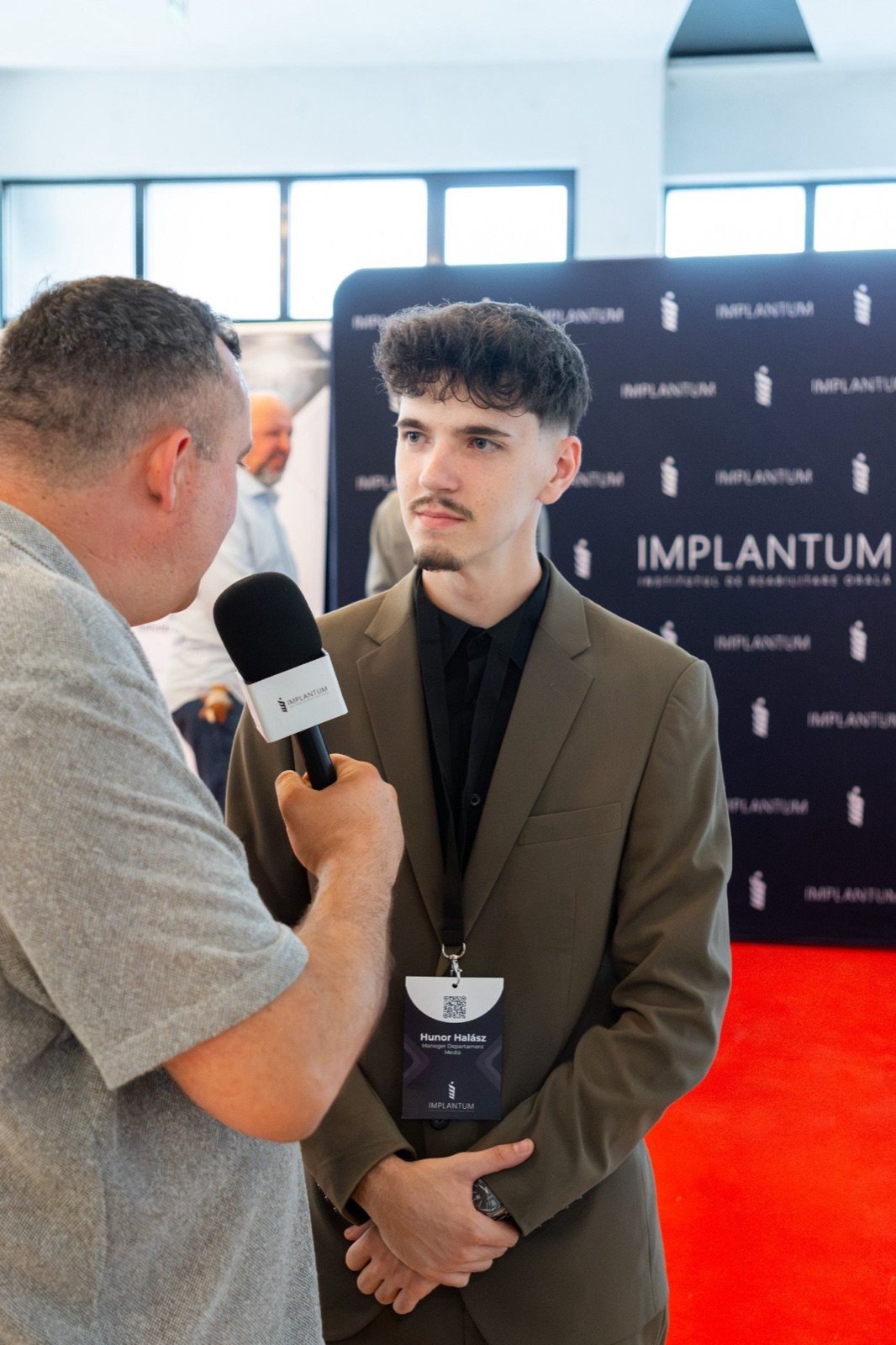 La premiera Implantum, în timpul unui interviu